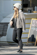 PEOPLE - Happy Family: Olivia Wilde mit ihren Männer in New York unterwegs