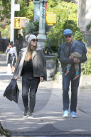 PEOPLE - Happy Family: Olivia Wilde mit ihren Männer in New York unterwegs