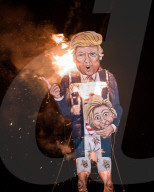 NEWS - Hier geht Donald Trump in Flammen auf