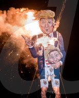 NEWS - Hier geht Donald Trump in Flammen auf
