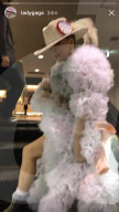 PEOPLE - Lady Gaga das wandelnde Tüll-Wallhalla von Tokio