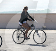 PEOPLE - Cindy Crawford und Rande Gerber radeln in Malibu