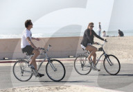 PEOPLE - Cindy Crawford und Rande Gerber radeln in Malibu