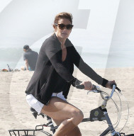 PEOPLE - Cindy Crawford und Rande Gerber radeln in Malibu