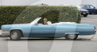 PEOPLE - Mischa Barton mit dem Cadillac in Hollywood unterwegs
