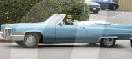 PEOPLE - Mischa Barton mit dem Cadillac in Hollywood unterwegs