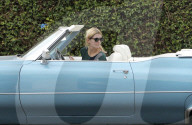 PEOPLE - Mischa Barton mit dem Cadillac in Hollywood unterwegs