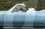 PEOPLE - Mischa Barton mit dem Cadillac in Hollywood unterwegs