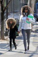 PEOPLE - Padma Lakshmi bringt den Nachwuchs zur Schule