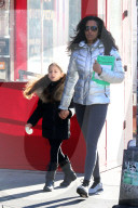 PEOPLE - Padma Lakshmi bringt den Nachwuchs zur Schule