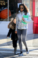 PEOPLE - Padma Lakshmi bringt den Nachwuchs zur Schule