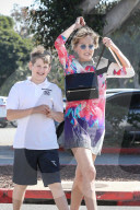 PEOPLE - Sharon Stone mit Sohn Soan in Los Angeles unterwegs