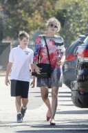 PEOPLE - Sharon Stone mit Sohn Soan in Los Angeles unterwegs