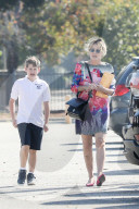 PEOPLE - Sharon Stone mit Sohn Soan in Los Angeles unterwegs
