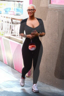PEOPLE - Amber Rose gut gelaunt in Los Angeles unterwegs