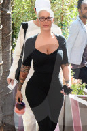 PEOPLE - Amber Rose gut gelaunt in Los Angeles unterwegs