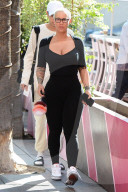 PEOPLE - Amber Rose gut gelaunt in Los Angeles unterwegs