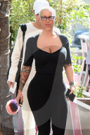 PEOPLE - Amber Rose gut gelaunt in Los Angeles unterwegs