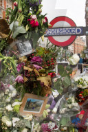 PEOPLE - London: Blumen für den tödlich verunfallten Prinz Filippo Corsini 