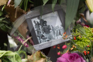 PEOPLE - London: Blumen für den tödlich verunfallten Prinz Filippo Corsini 