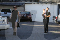 PEOPLE - Chrissy Teigen und John Legend gehen mit Baby Luna zum Arzt