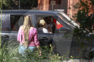 EXKLUSIV - Miley Cyrus mit Liam Hemsworth in LA unterwegs