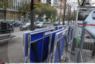 NEWS - Paris: An der Rue de Flandres werden Absperr-Gitter  aufgestellt