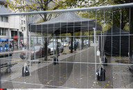 NEWS - Paris: An der Rue de Flandres werden Absperr-Gitter  aufgestellt