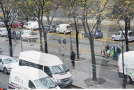 NEWS - Paris: An der Rue de Flandres werden Absperr-Gitter  aufgestellt