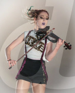 PEOPLE - Lindsey Stirling virtuos auf der Bühne in Austin