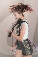 PEOPLE - Lindsey Stirling virtuos auf der Bühne in Austin
