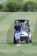 EXKLUSIV - Nick Jonas raucht auf dem Golfplatz in Honolulu