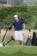 EXKLUSIV - Nick Jonas raucht auf dem Golfplatz in Honolulu