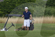 EXKLUSIV - Nick Jonas raucht auf dem Golfplatz in Honolulu