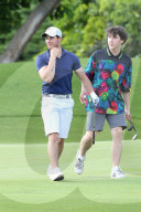 EXKLUSIV - Nick Jonas raucht auf dem Golfplatz in Honolulu