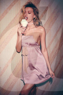 PEOPLE - Bregje Heinen zeigt Lingerie von Skivvies 'Darling of Mystery'