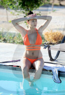EXKLUSIV - Chloe Goodman zeigt im Bikini ihre Blinddarm-Op Narben
