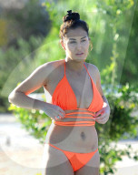 EXKLUSIV - Chloe Goodman zeigt im Bikini ihre Blinddarm-Op Narben