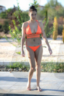 EXKLUSIV - Chloe Goodman zeigt im Bikini ihre Blinddarm-Op Narben