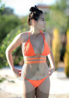 EXKLUSIV - Chloe Goodman zeigt im Bikini ihre Blinddarm-Op Narben