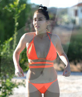 EXKLUSIV - Chloe Goodman zeigt im Bikini ihre Blinddarm-Op Narben