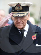 PEOPLE - London: Prinz Harry besucht mit seinem Opa Prinz Philip das 'Field of Remembrance'