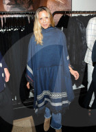 PEOPLE - Promis an der 'Urban Zen' Eröffnung in Los Angeles