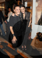 PEOPLE - Promis an der 'Urban Zen' Eröffnung in Los Angeles