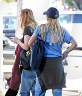 PEOPLE - Suki Waterhouse mit ihrer Schwester Immy 'undercover' unterwegs