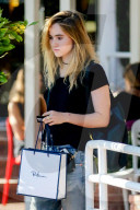 PEOPLE - Suki Waterhouse mit ihrer Schwester Immy 'undercover' unterwegs