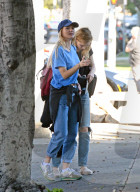 PEOPLE - Suki Waterhouse mit ihrer Schwester Immy 'undercover' unterwegs