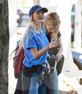 PEOPLE - Suki Waterhouse mit ihrer Schwester Immy 'undercover' unterwegs