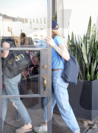 PEOPLE - Suki Waterhouse mit ihrer Schwester Immy 'undercover' unterwegs