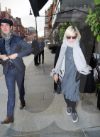 EXKLUSIV - Lily Allen geht mit Jimmy Carr zum Dinner bei Scotts